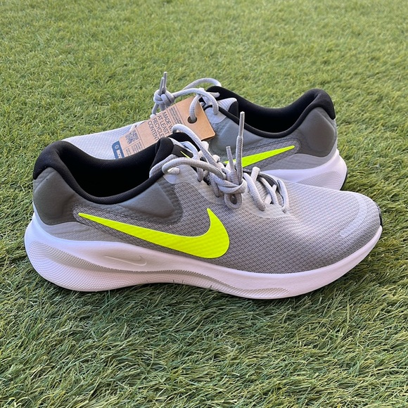 Nike Revolution 7 - Picture 1 of 5